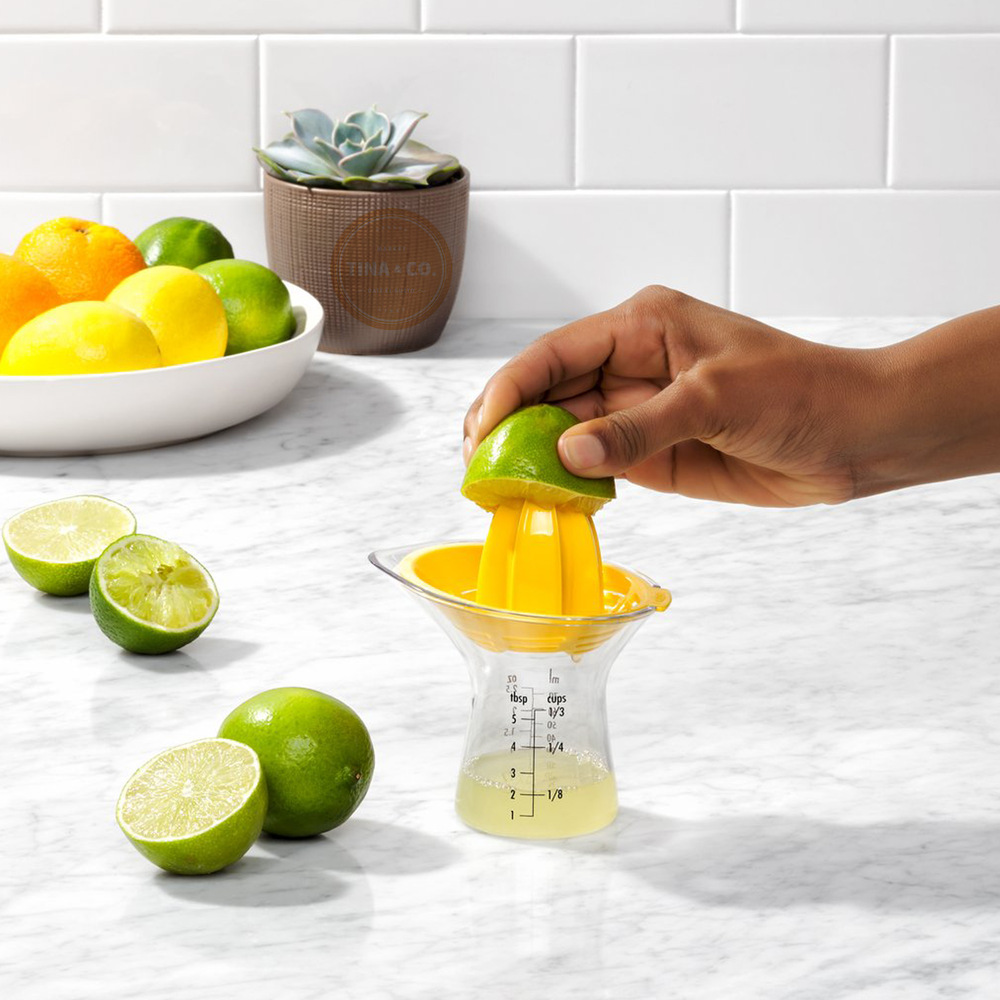 Oxo Good Grips Exprimidor De Citricos Amarillo con Recipiente