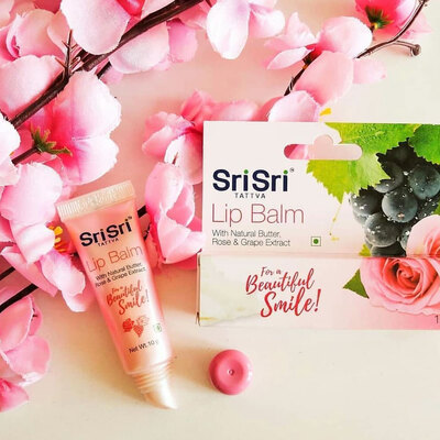 Sri Sri Tattava Bálsamo Labial con Extracto de Rosa, Uva y Manteca de Karirt