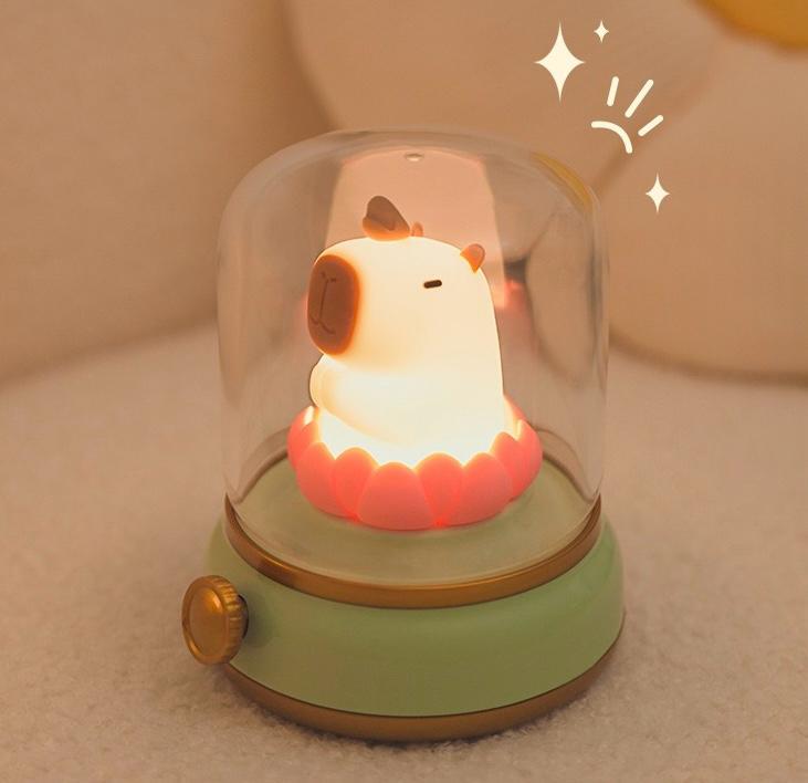 Lámpara Nocturna Regulable c/Carga USB Capybara Loto Verde
