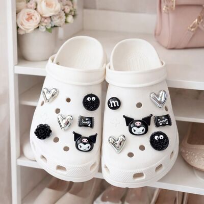 Pines Para Crocs Modelo Kuro Corazones