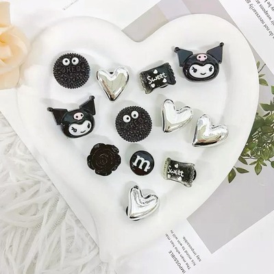 Pines Para Crocs Modelo Kuro Corazones