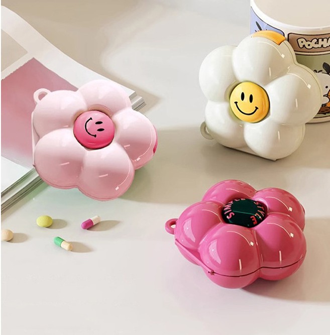 Pastillero con 4 Divisiones con Forma de Flor