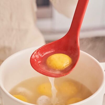 Cucharón Con Colador Rojo