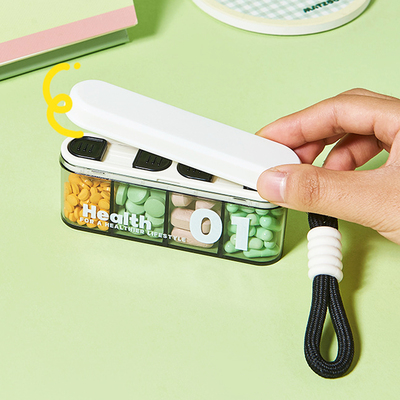 Pastillero con 4 Divisiones