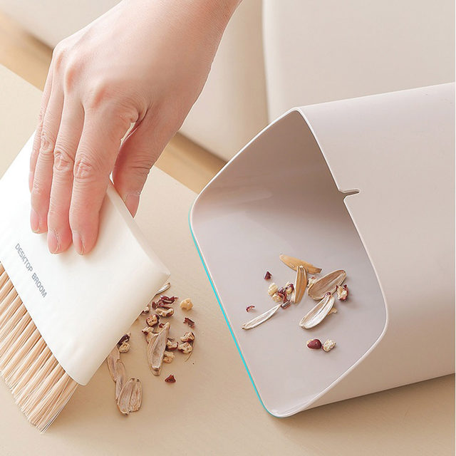 Tacho de Plástico /Escoba con Adhesivo Gris