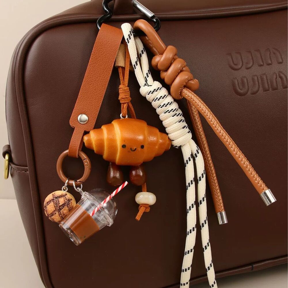 Colgante de Peluche Medialuna + Accesorios