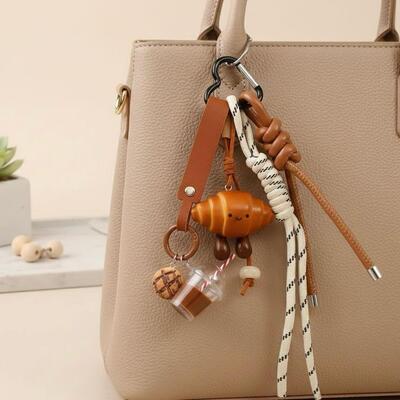 Colgante de Peluche Medialuna + Accesorios