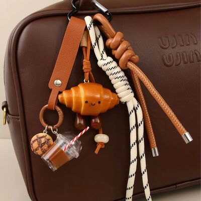 Colgante de Peluche Medialuna + Accesorios